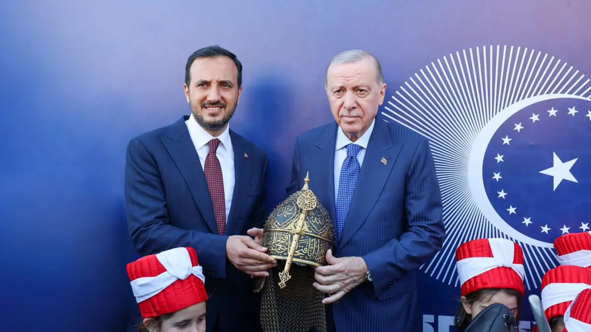 Cumhurbaşkanı Erdoğan'a miğfer hediye edildi