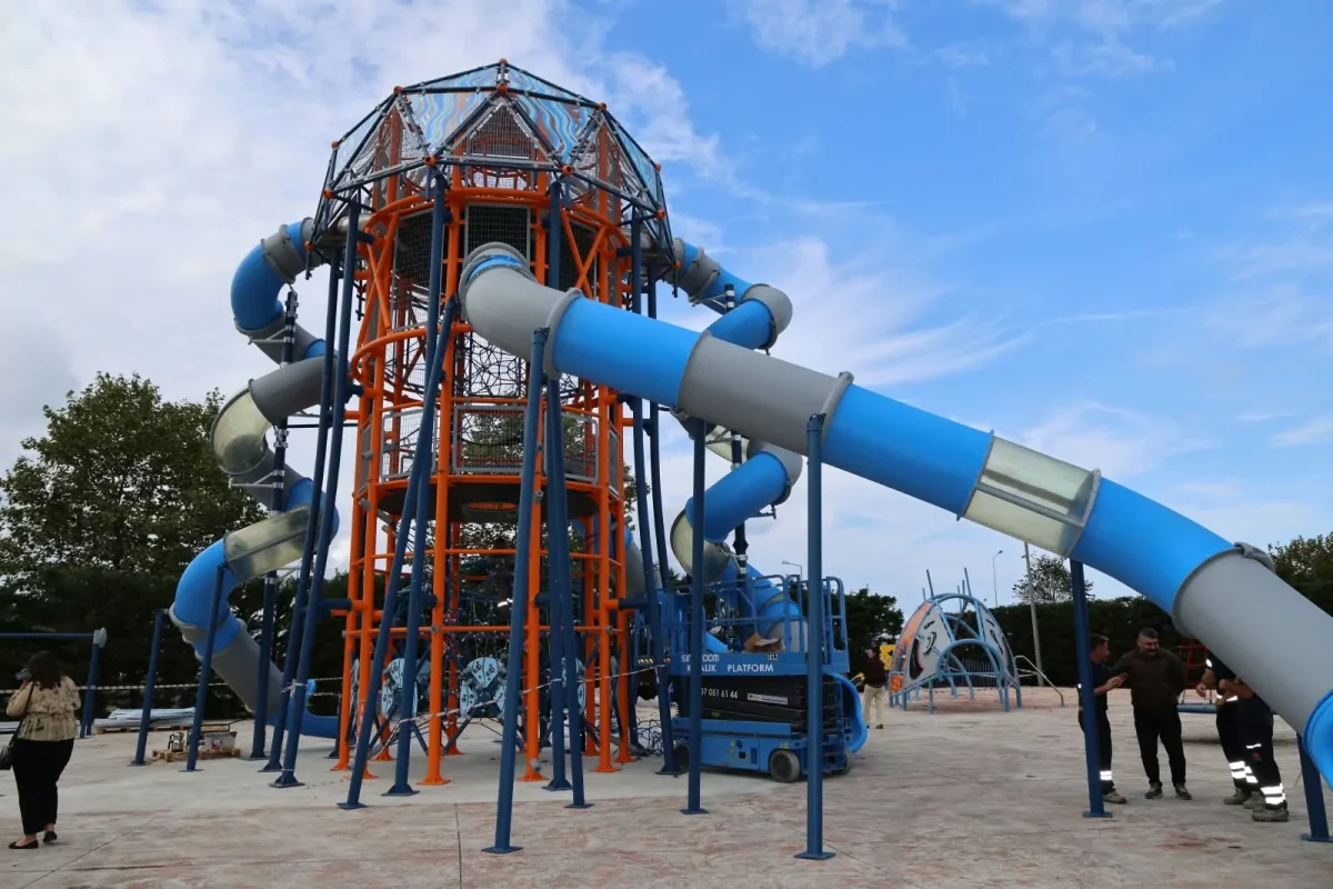 Trabzon’da çocuk parkları artırılıyor: Oyuncakistan’da yenileme çalışmaları sürüyor