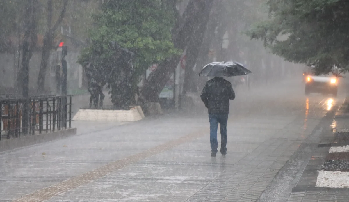 İstanbul'da akşam saatleri için yeni uyarı. Yağışlar ne kadar sürecek?