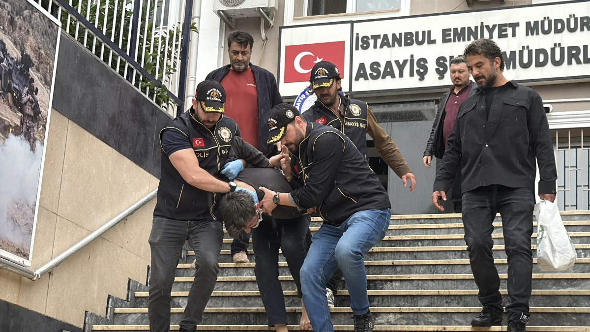 Eyüpsultan Camii'nde silah sesinin yükseldiği olaya ilişkin 2 şüpheli adliyeye sevk edildi