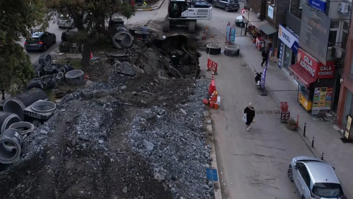 Eyüpsultan Bulvarı’nda altyapı çalışmaları sırasında kısmi göçük