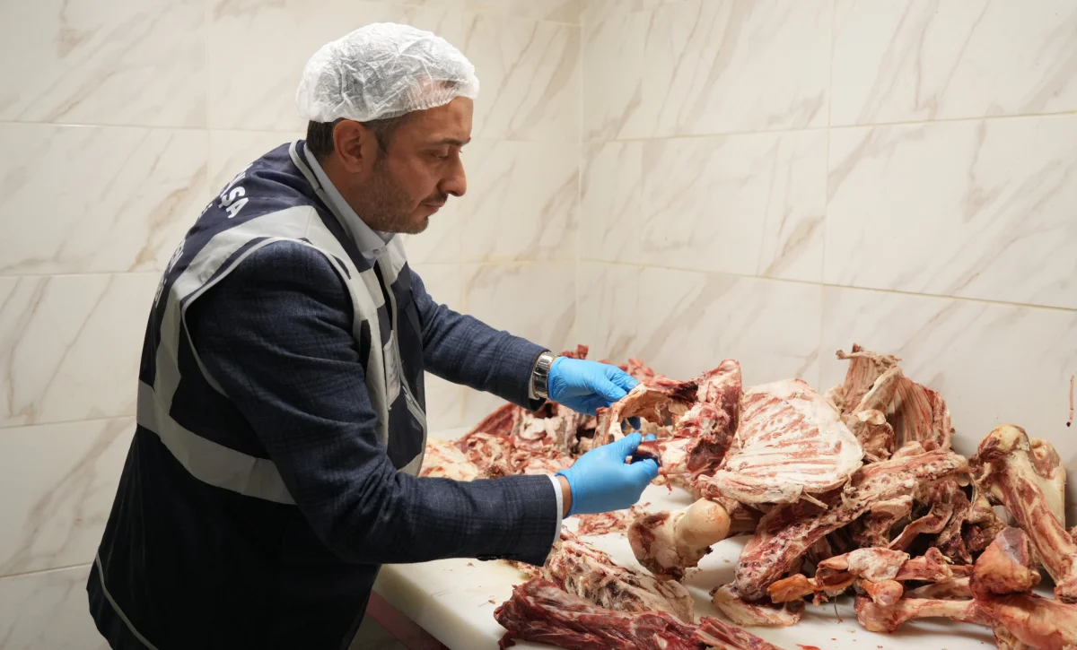 Gaziosmanpaşa’da 15 ton bozulmuş et piyasaya sürülmeden engellendi