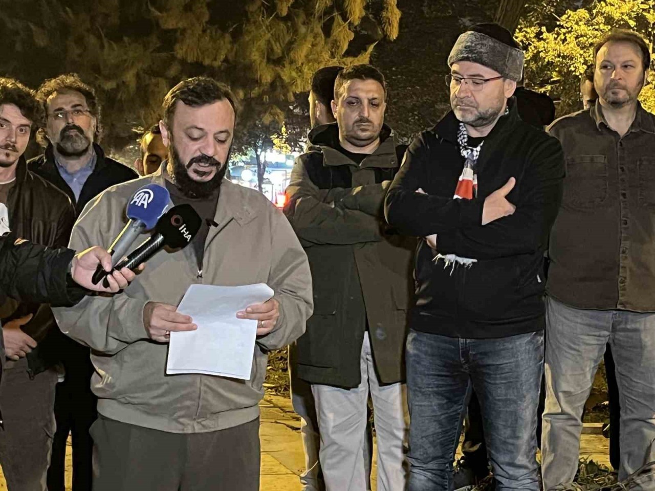 Eyüpsultan'da İBB'ye ağaç tepkisi